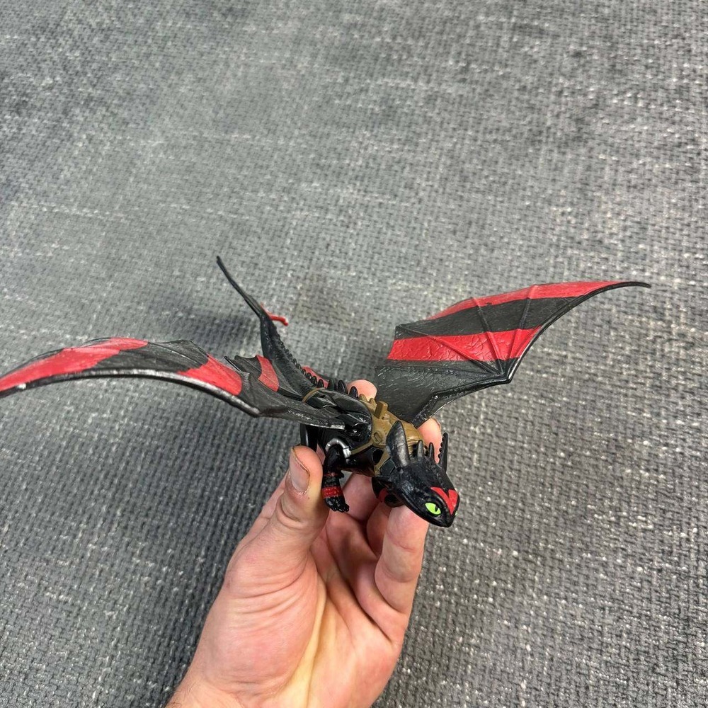 Spin Master HTTYD Toothless Dragon Racing Action Figure Black Red 11in Wingspan